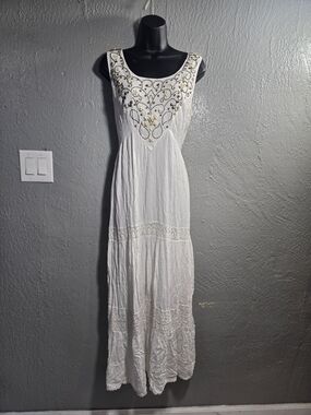 Magic White Maxi Dress with‎ Gold Embroidery